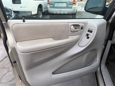 2006 Chrysler Town and Country LX - Photo 15 - Los Angeles, CA 91306
