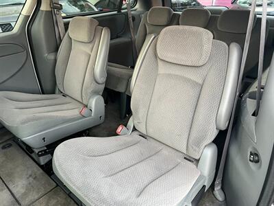 2006 Chrysler Town and Country LX   - Photo 49 - Los Angeles, CA 91306
