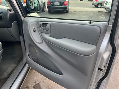 2006 Chrysler Town and Country LX   - Photo 39 - Los Angeles, CA 91306
