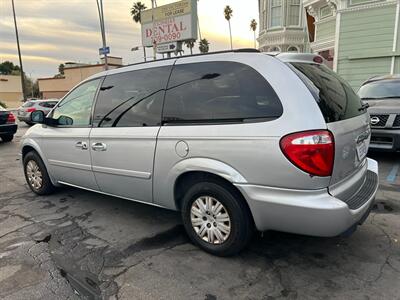 2006 Chrysler Town and Country LX   - Photo 31 - Los Angeles, CA 91306