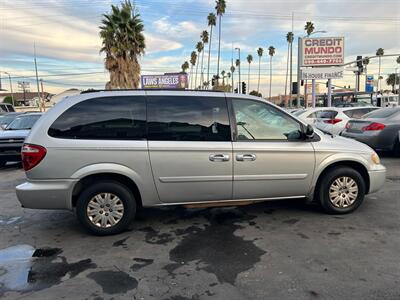 2006 Chrysler Town and Country LX   - Photo 35 - Los Angeles, CA 91306