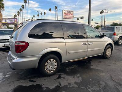 2006 Chrysler Town and Country LX   - Photo 6 - Los Angeles, CA 91306