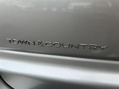 2006 Chrysler Town and Country LX   - Photo 37 - Los Angeles, CA 91306