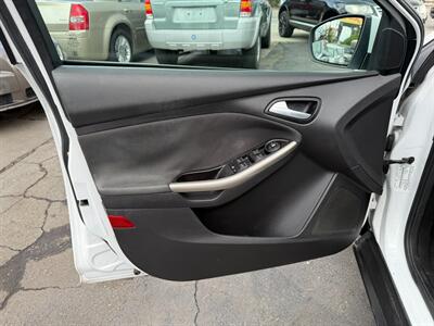 2012 Ford Focus SEL - Photo 15 - Los Angeles, CA 91306