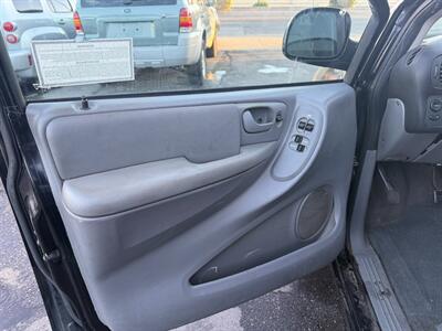 2005 Dodge Grand Caravan SXT   - Photo 16 - Los Angeles, CA 91306