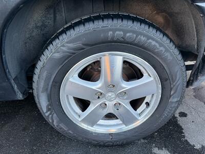 2005 Dodge Grand Caravan SXT   - Photo 13 - Los Angeles, CA 91306