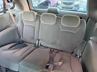 2005 Dodge Grand Caravan SXT   - Photo 18 - Los Angeles, CA 91306