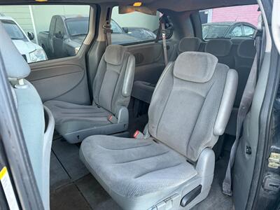 2005 Dodge Grand Caravan SXT   - Photo 17 - Los Angeles, CA 91306
