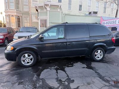 2005 Dodge Grand Caravan SXT   - Photo 11 - Los Angeles, CA 91306