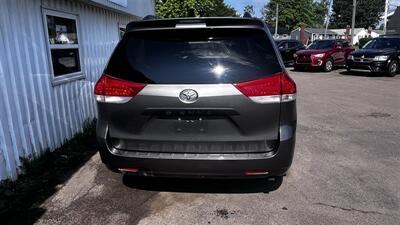 2011 Toyota Sienna Base 7-Passenger   - Photo 3 - Moncton, NB E1C 9R2