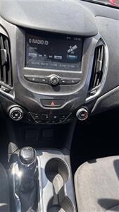 2017 Chevrolet Cruze LT Auto   - Photo 9 - Moncton, NB E1C 9R2