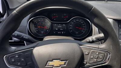 2017 Chevrolet Cruze LT Auto   - Photo 8 - Moncton, NB E1C 9R2