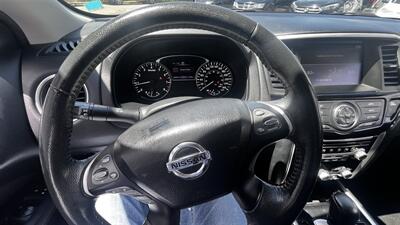 2017 Nissan Pathfinder SV   - Photo 3 - Moncton, NB E1C 9R2