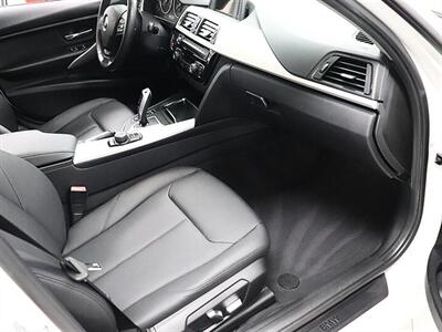 2017 BMW 320i - Photo 11 - Jacksonville, FL 32211