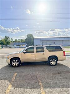 2014 Chevrolet Suburban LT - Photo 8 - Jacksonville, FL 32211