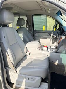 2014 Chevrolet Suburban LT - Photo 18 - Jacksonville, FL 32211