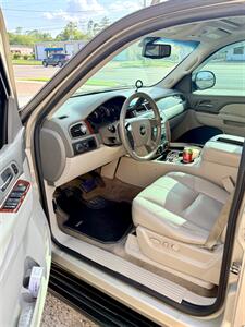 2014 Chevrolet Suburban LT - Photo 11 - Jacksonville, FL 32211
