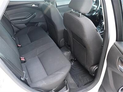 2016 Ford Focus SE   - Photo 14 - Jacksonville, FL 32211