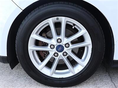 2016 Ford Focus SE   - Photo 35 - Jacksonville, FL 32211