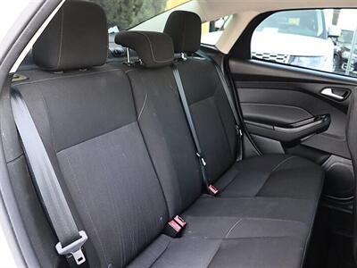 2016 Ford Focus SE   - Photo 15 - Jacksonville, FL 32211