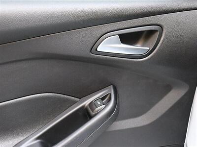 2016 Ford Focus SE   - Photo 18 - Jacksonville, FL 32211
