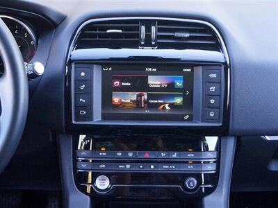2017 Jaguar F-PACE 35t Premium   - Photo 16 - Jacksonville, FL 32211