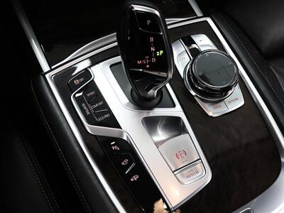 2017 BMW 7 Series 750i   - Photo 38 - Jacksonville, FL 32211