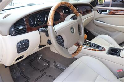 2004 Jaguar XJ8 - Photo 17 - Jacksonville, FL 32211