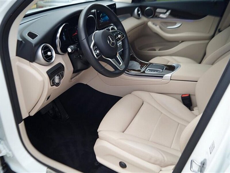 2022 Mercedes Benz GLC 300 photo 8