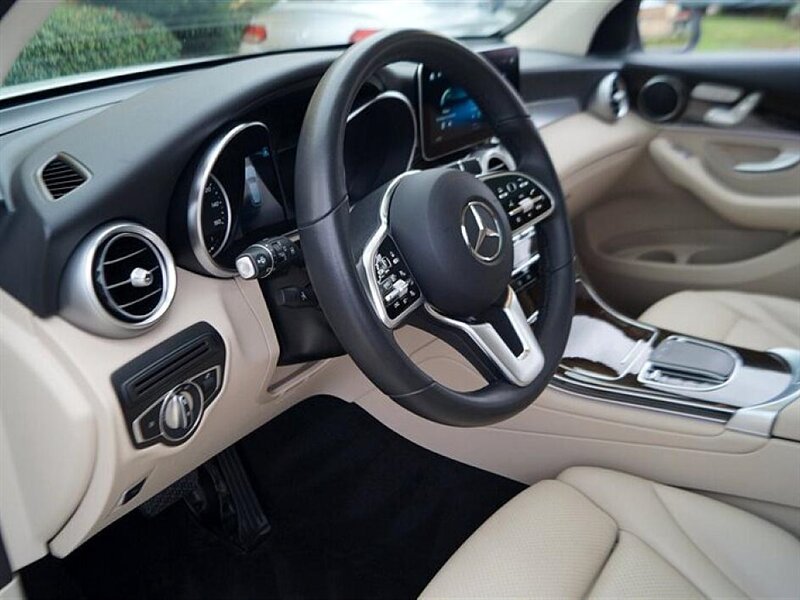 2022 Mercedes Benz GLC 300 photo 15