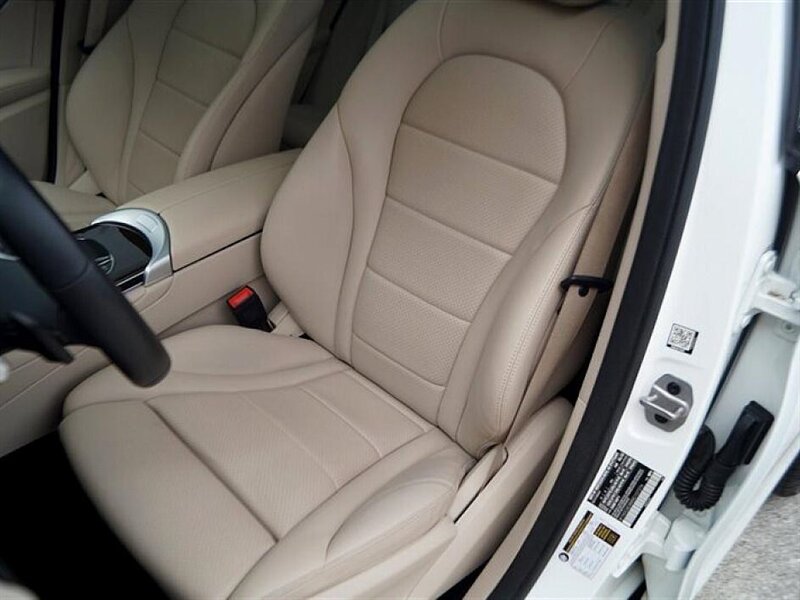 2022 Mercedes Benz GLC 300 photo 9