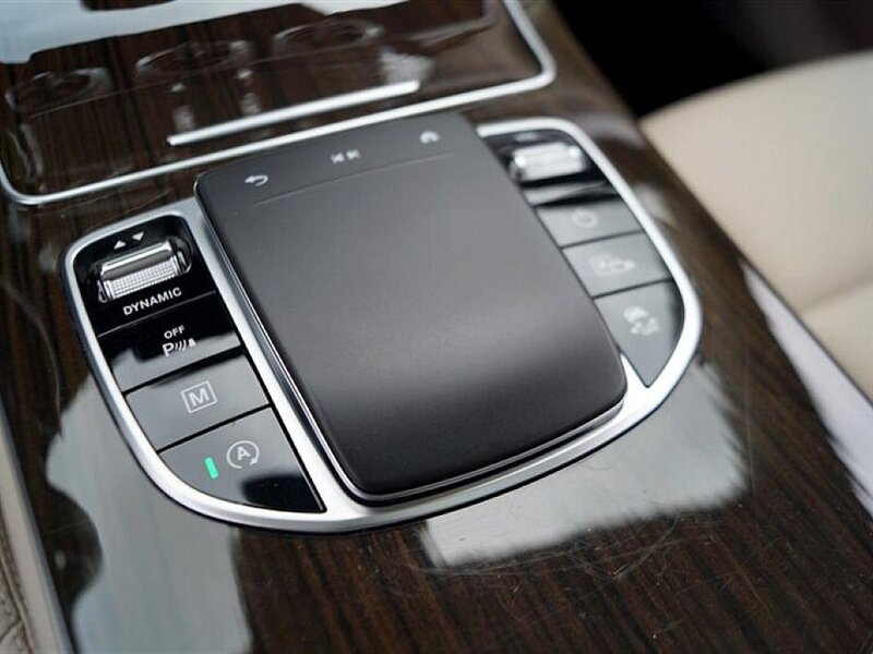 2022 Mercedes Benz GLC 300 photo 19
