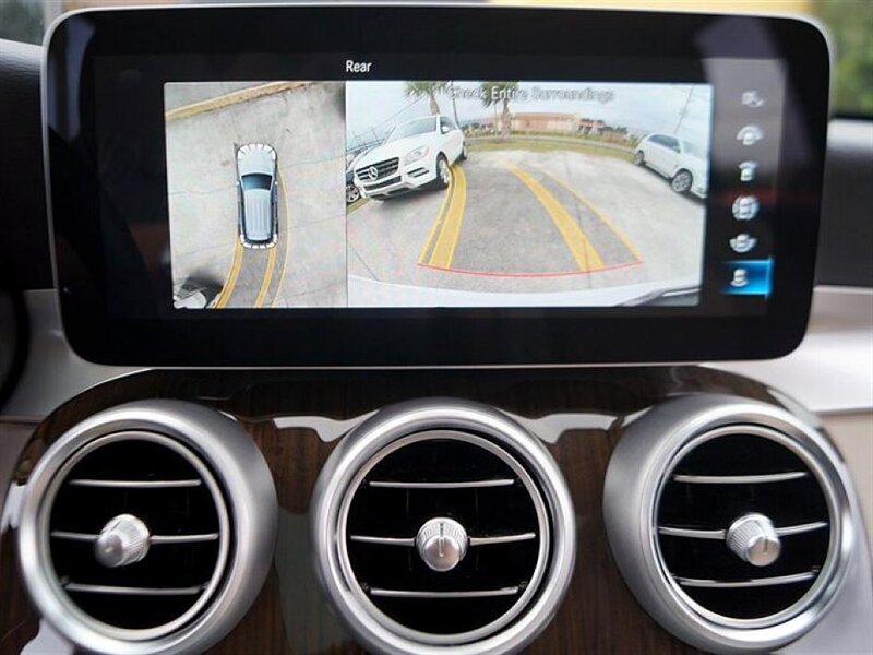 2022 Mercedes Benz GLC 300 photo 21