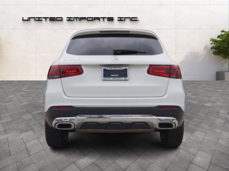 2022 Mercedes Benz GLC 300 photo 3