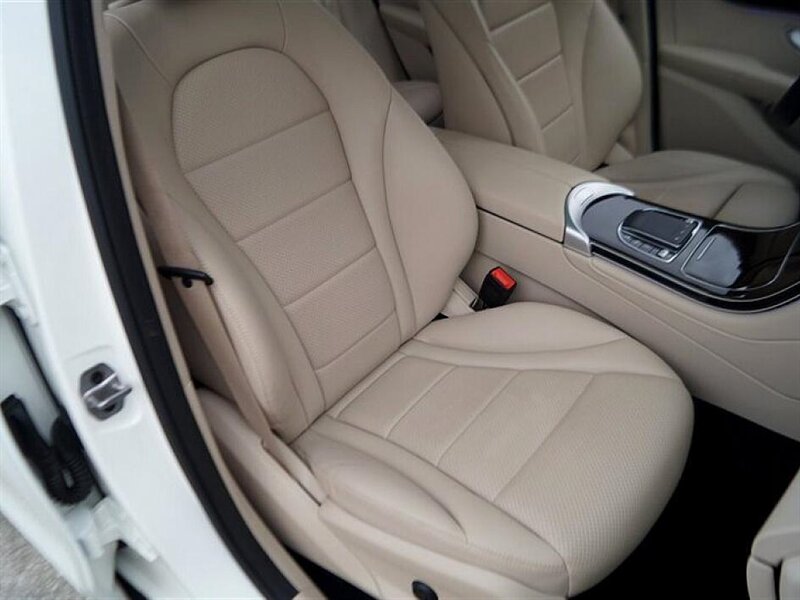 2022 Mercedes Benz GLC 300 photo 11