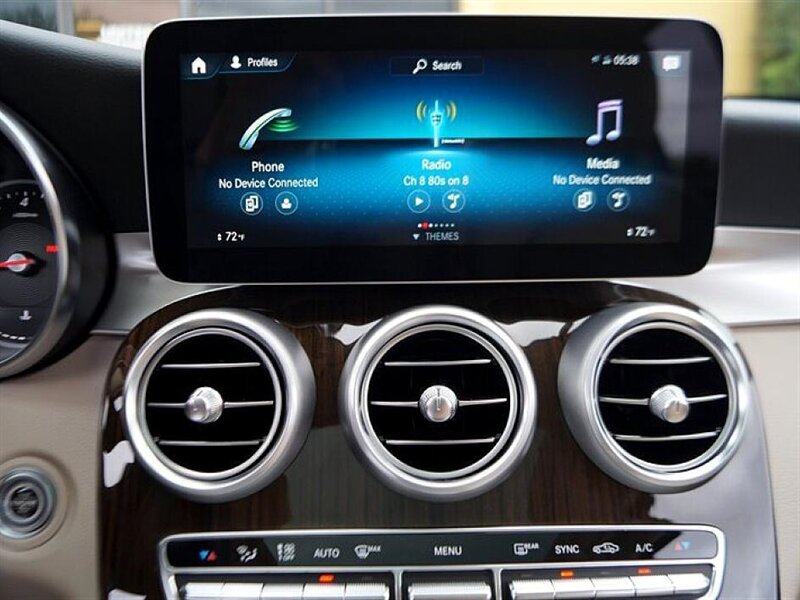 2022 Mercedes Benz GLC 300 photo 17