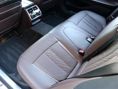 2018 BMW 7 Series 750i   - Photo 18 - Jacksonville, FL 32211