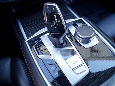 2022 BMW 7 Series 740i   - Photo 21 - Jacksonville, FL 32211