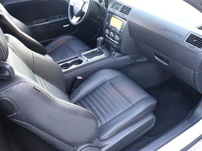 2011 Dodge Challenger SE   - Photo 14 - Jacksonville, FL 32211