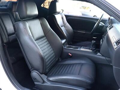 2011 Dodge Challenger SE   - Photo 15 - Jacksonville, FL 32211