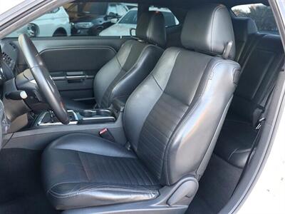 2011 Dodge Challenger SE   - Photo 11 - Jacksonville, FL 32211