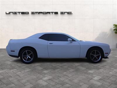 2011 Dodge Challenger SE   - Photo 8 - Jacksonville, FL 32211