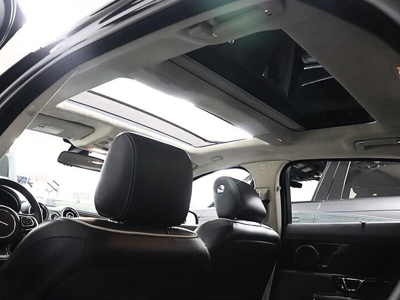 2015 Jaguar XJ Portfolio - Photo 50