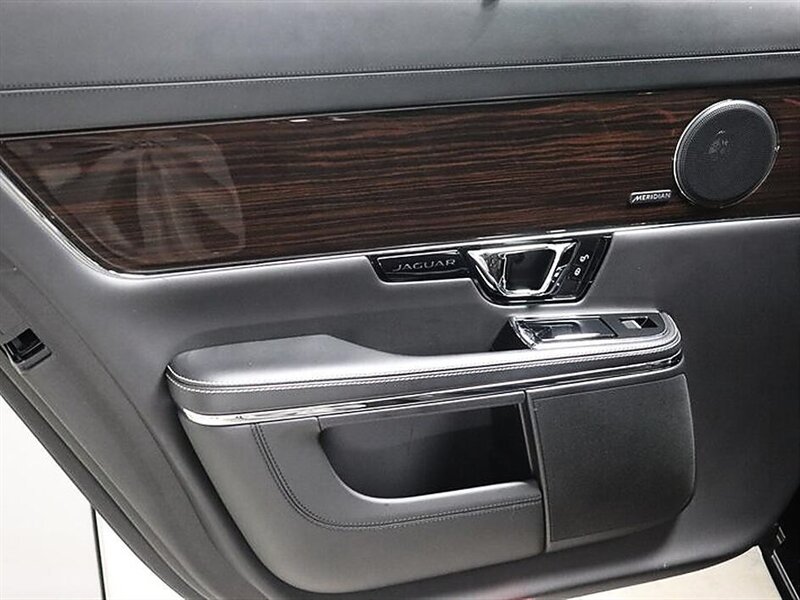 2015 Jaguar XJ Portfolio - Photo 18