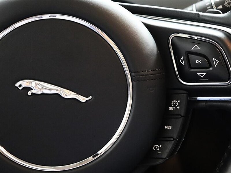 2015 Jaguar XJ Portfolio - Photo 40