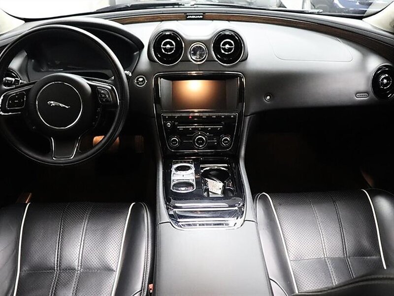 2015 Jaguar XJ Portfolio - Photo 27