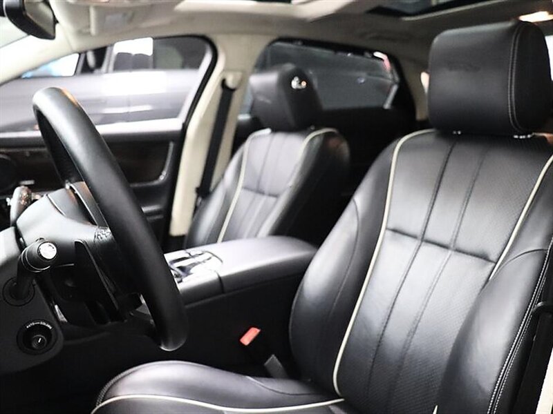 2015 Jaguar XJ Portfolio - Photo 11