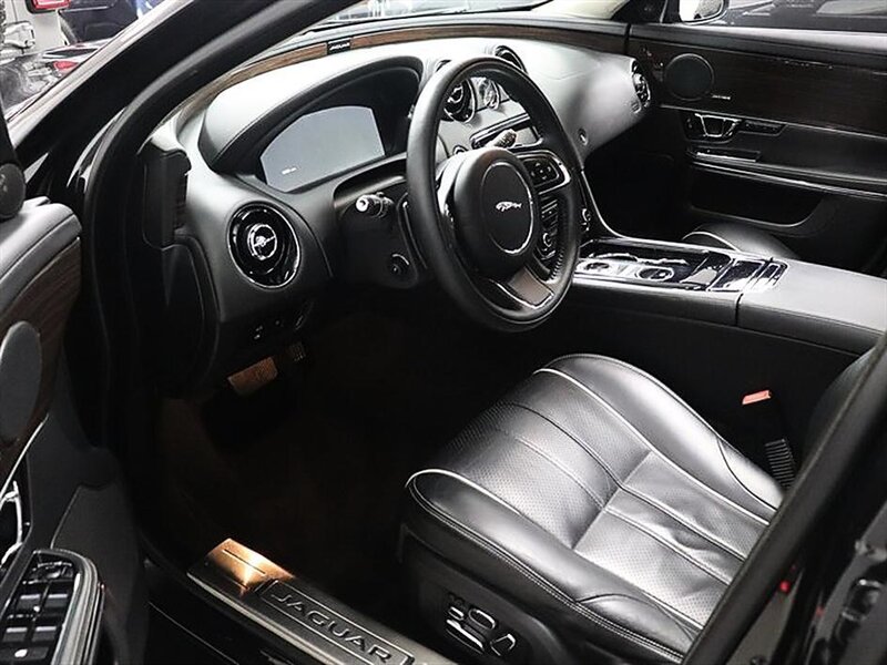 2015 Jaguar XJ Portfolio - Photo 10