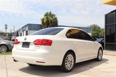 2013 Volkswagen Jetta SEL PZEV - Photo 8 - Jacksonville, FL 32211