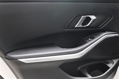 2024 BMW 3 Series 330i   - Photo 18 - Jacksonville, FL 32211